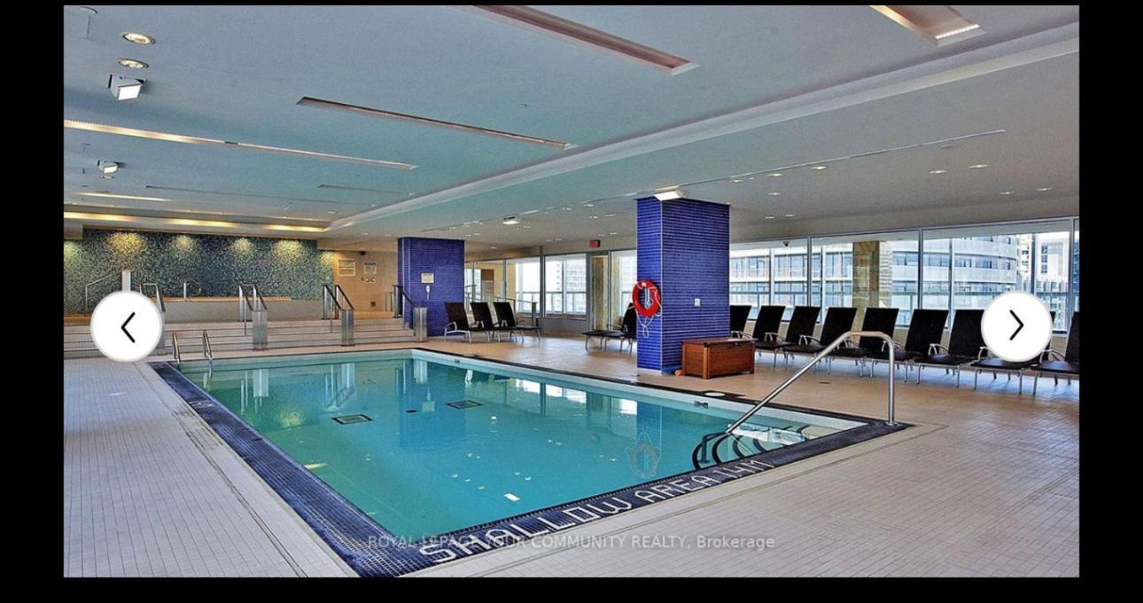 2-Bdrm And 1 Den 3 Bed Condo With 2 Bath - Walking Distance To Scotiabank Arena, Cn Tower, Union Station, Ripleys With Free Parking โตรอนโต ภายนอก รูปภาพ